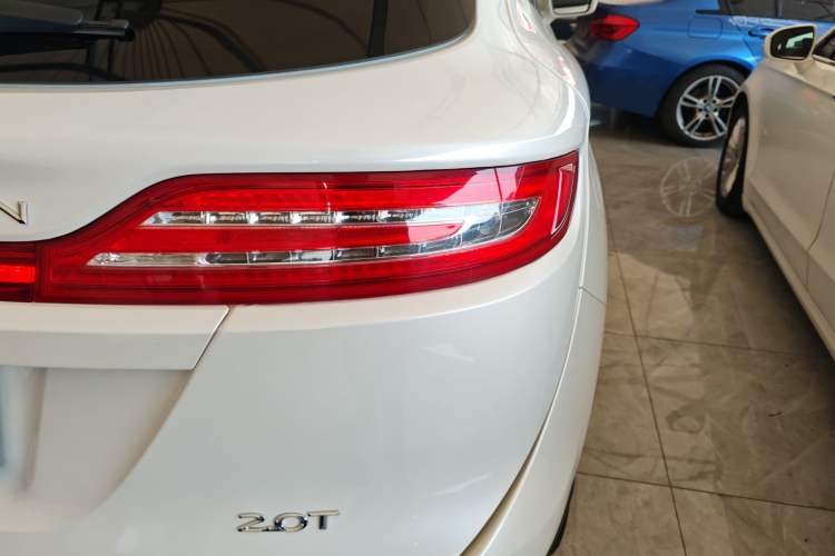 Used Lincoln MKC 2017 2.0T Two-Wheel Drive Deluxe Edition Right Rear Taillight