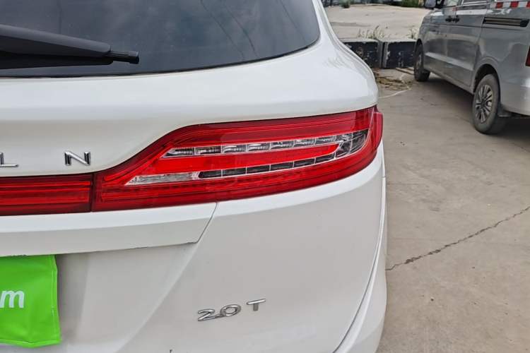 Used Lincoln MKC 2017 2.0T Two-Wheel-Drive Luxury Edition Right Rear Taillight