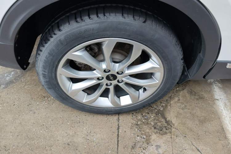 Used Lincoln MKC 2017 2.0T Two-Wheel-Drive Luxury Edition Right Rear Wheel Hub