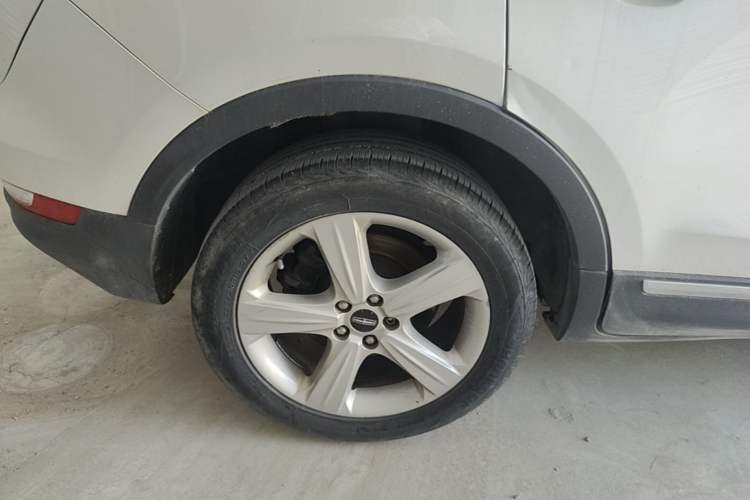 Used Lincoln MKC 2017 2.0T Two-Wheel Drive Deluxe Edition Right Rear Wheel Hub