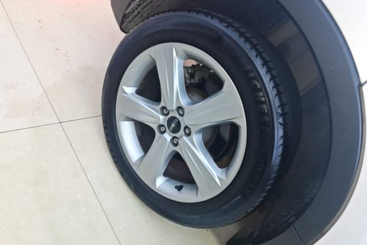 Used Lincoln MKC 2017 2.0T Two-Wheel Drive Deluxe Edition Right Rear Wheel Hub
