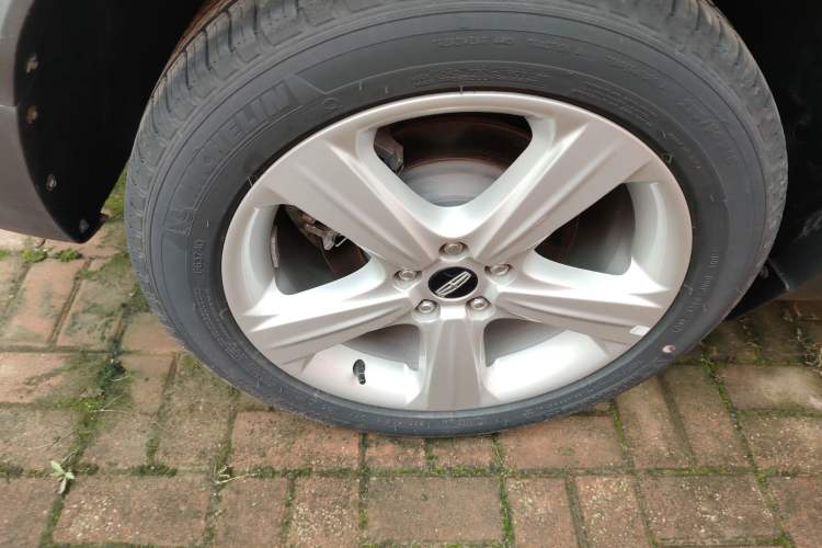 Used Lincoln MKC 2017 2.0T Two-Wheel Drive Deluxe Edition Right Rear Wheel Hub