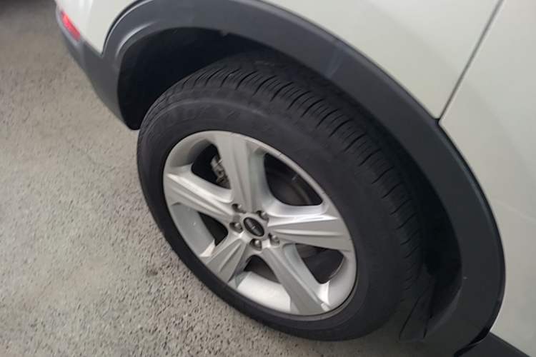 Used Lincoln MKC 2017 2.0T Two-Wheel Drive Deluxe Edition Right Rear Wheel Hub