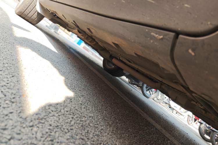 Used Lincoln MKC 2017 2.0T Two-Wheel Drive Deluxe Edition Right Side Sill