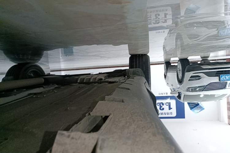 Used Lincoln MKC 2017 2.0T Four-Wheel Drive Zunya Edition Right Side Sill