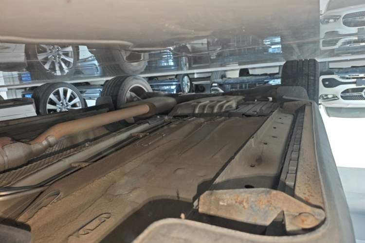 Used Lincoln MKC 2017 2.0T Two-Wheel Drive Deluxe Edition Right Side Sill