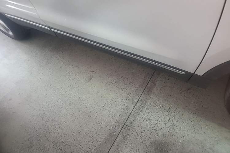 Used Lincoln MKC 2017 2.0T Two-Wheel Drive Deluxe Edition Right Side Sill