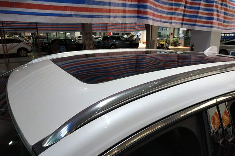 Used Lincoln MKC 2017 2.0T Two-Wheel-Drive Luxury Edition Roof