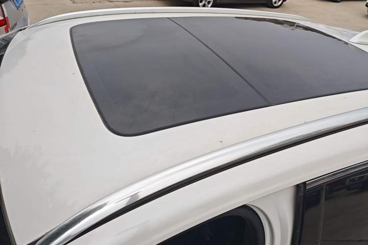 Used Lincoln MKC 2017 2.0T Two-Wheel-Drive Luxury Edition Roof
