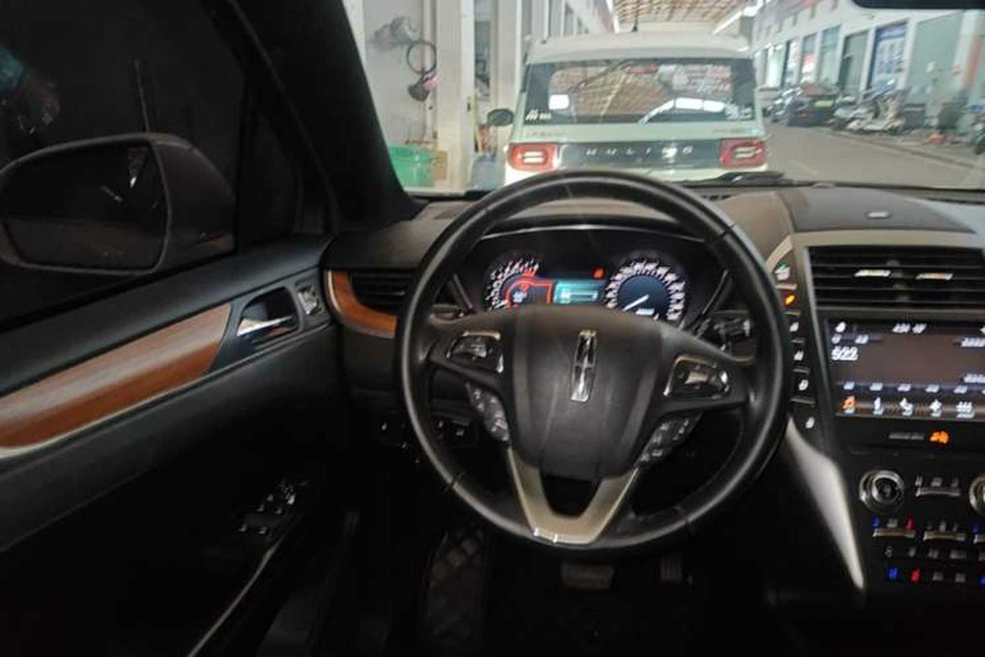 Used Lincoln MKC 2017 2.0T Two-Wheel-Drive Luxury Edition Steering Wheel