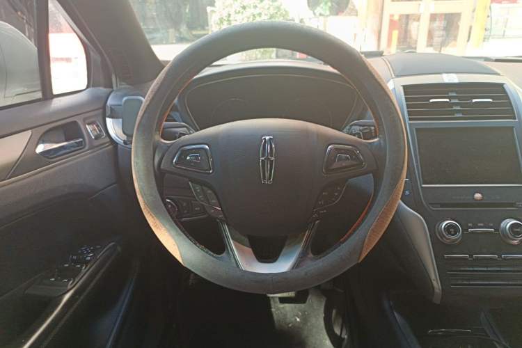 Used Lincoln MKC 2017 2.0T Two-Wheel Drive Deluxe Edition Steering Wheel
