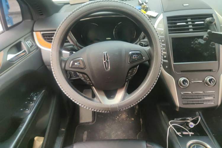 Used Lincoln MKC 2017 2.0T Four-Wheel Drive Zunya Edition Steering Wheel