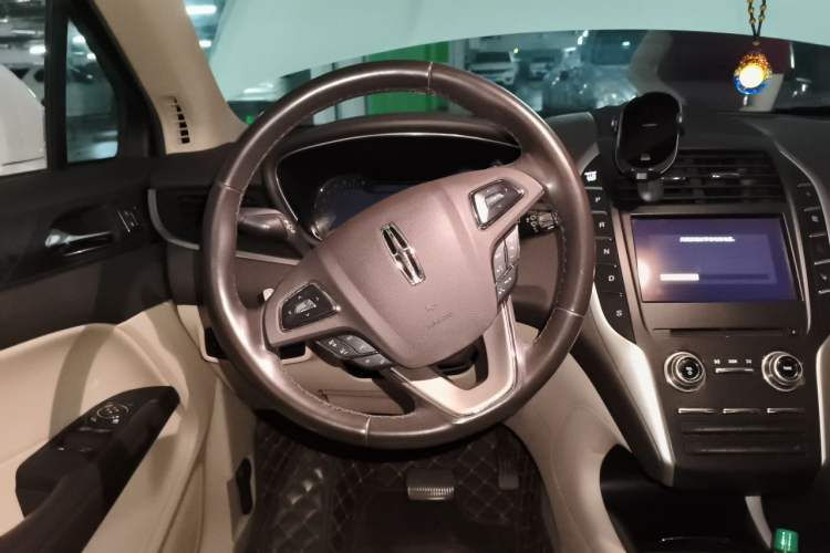 Used Lincoln MKC 2017 2.0T Two-Wheel-Drive Luxury Edition Steering Wheel
