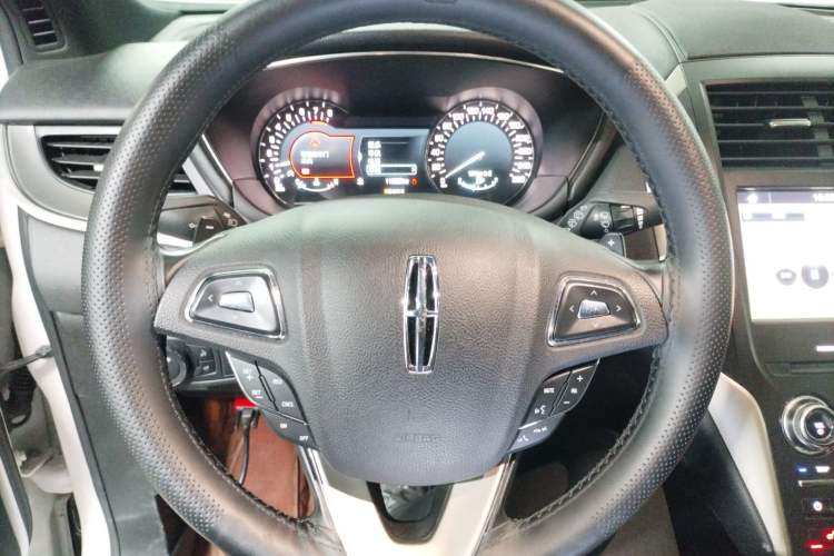 Used Lincoln MKC 2017 2.0T Two-Wheel Drive Deluxe Edition Steering Wheel