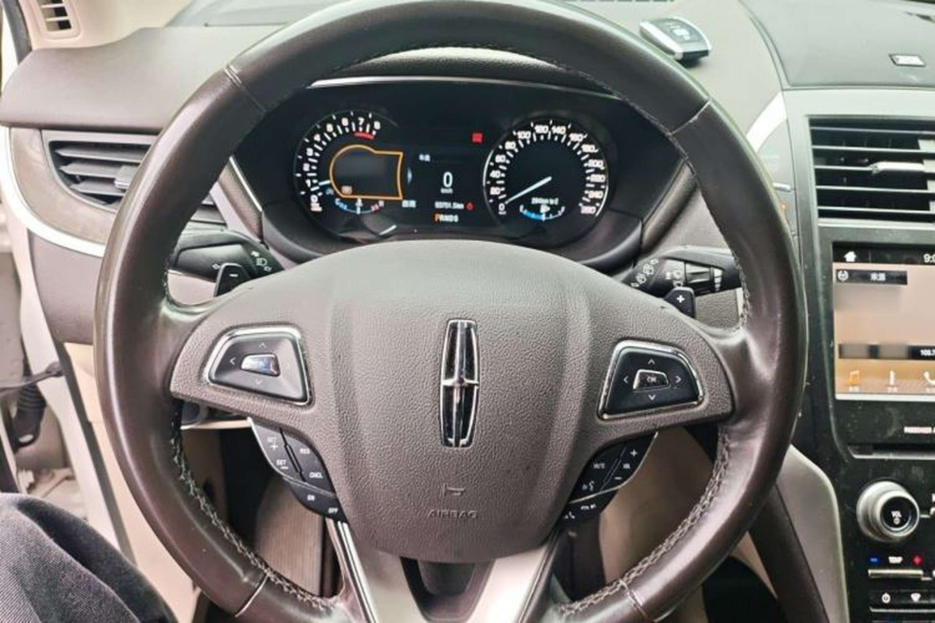 Used Lincoln MKC 2017 2.0T Two-Wheel-Drive Luxury Edition Steering Wheel