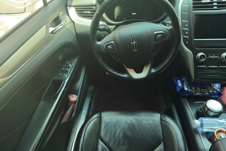 Used Lincoln MKC 2017 2.0T Two-Wheel Drive Deluxe Edition Steering Wheel