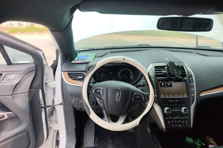 Used Lincoln MKC 2017 2.0T Two-Wheel-Drive Luxury Edition Steering Wheel