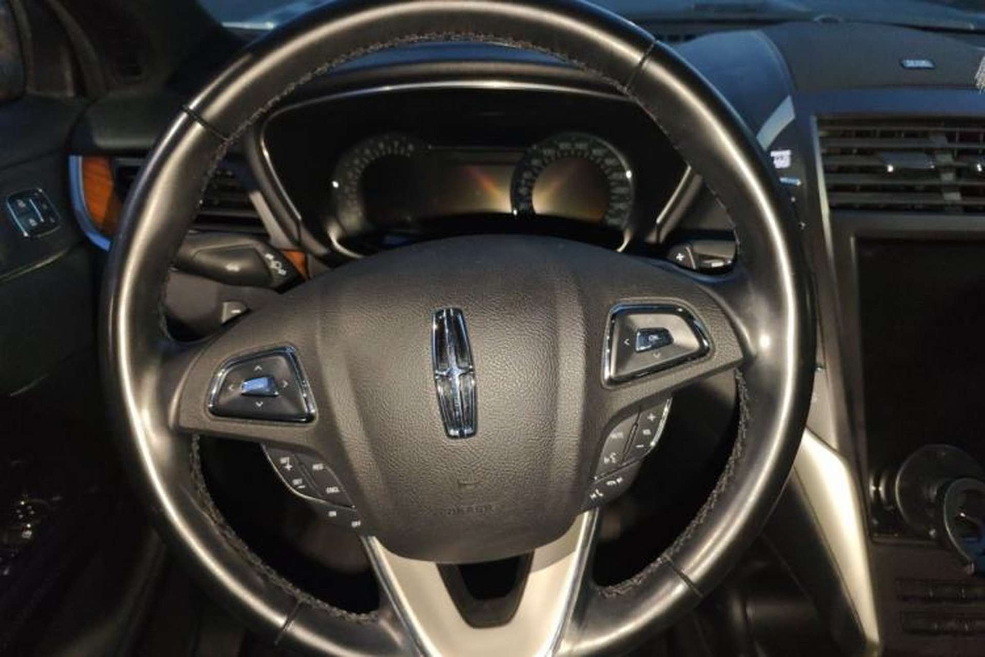 Used Lincoln MKC 2017 2.0T Two-Wheel-Drive Luxury Edition Steering Wheel