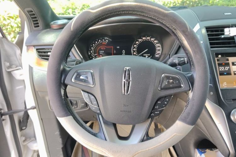 Used Lincoln MKC 2017 2.0T Four-Wheel Drive Zunya Edition Steering Wheel