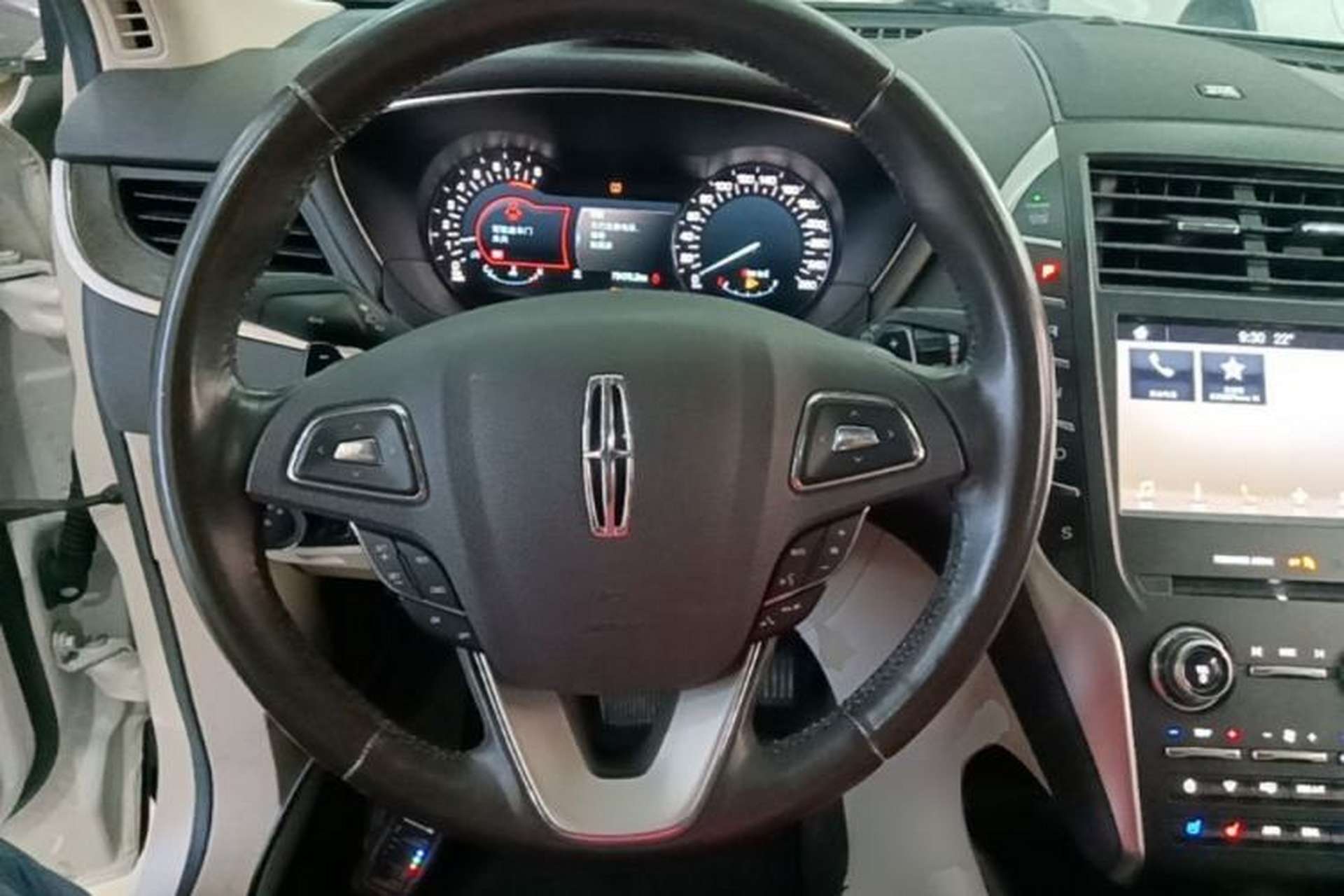 Used Lincoln MKC 2017 2.0T Four-Wheel Drive Zunya Edition Steering Wheel