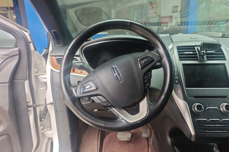 Used Lincoln MKC 2017 2.0T Four-Wheel Drive Prestige Edition Steering Wheel