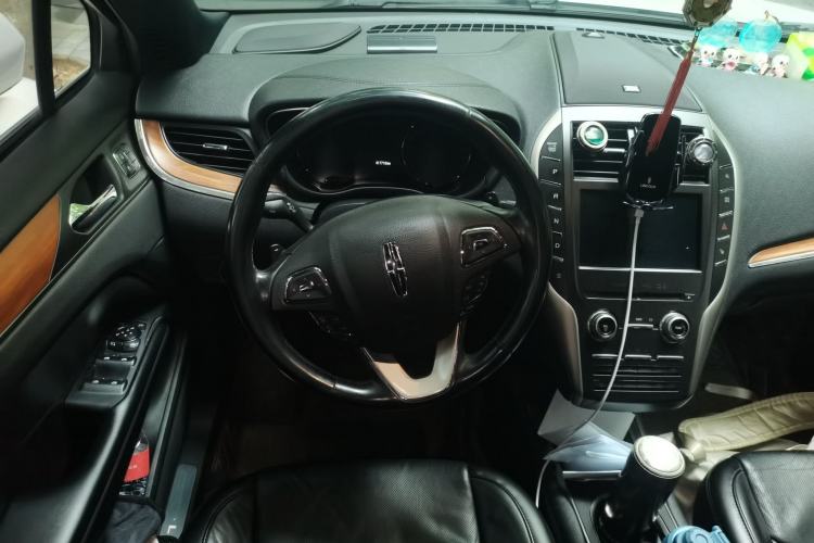 Used Lincoln MKC 2017 2.0T Four-Wheel Drive Zunya Edition Steering Wheel