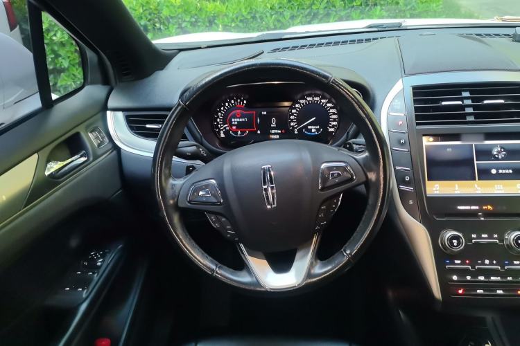 Used Lincoln MKC 2017 2.0T Two-Wheel Drive Zunyue Edition Steering Wheel