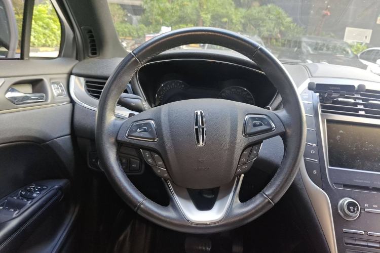 Used Lincoln MKC 2017 2.0T Two-Wheel Drive Zunyue Edition Steering Wheel
