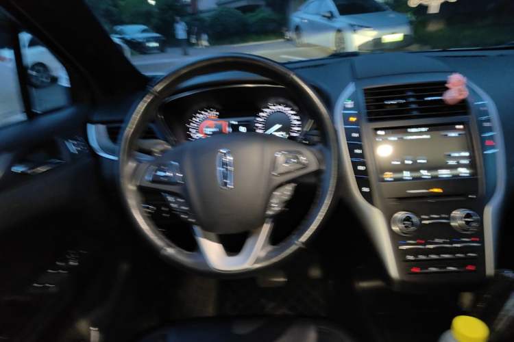 Used Lincoln MKC 2017 2.0T Two-Wheel Drive Zunyue Edition Steering Wheel