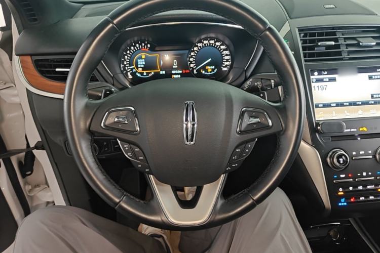 Used Lincoln MKC 2017 2.0T Two-Wheel-Drive Luxury Edition Steering Wheel