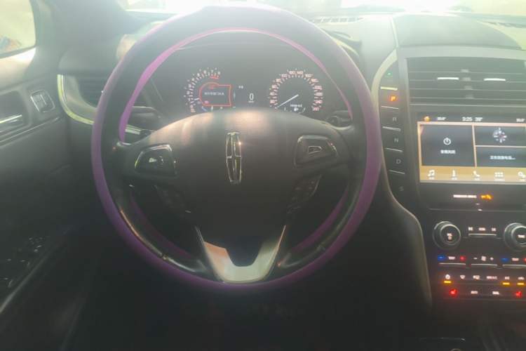 Used Lincoln MKC 2017 2.0T Two-Wheel Drive Zunyue Edition Steering Wheel
