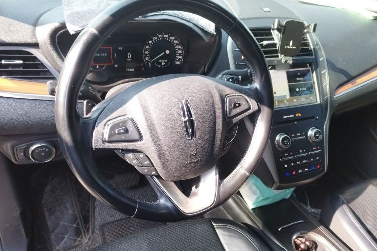 Used Lincoln MKC 2017 2.0T Two-Wheel-Drive Luxury Edition Steering Wheel