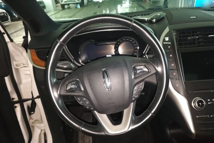 Used Lincoln MKC 2017 2.0T Two-Wheel-Drive Luxury Edition Steering Wheel
