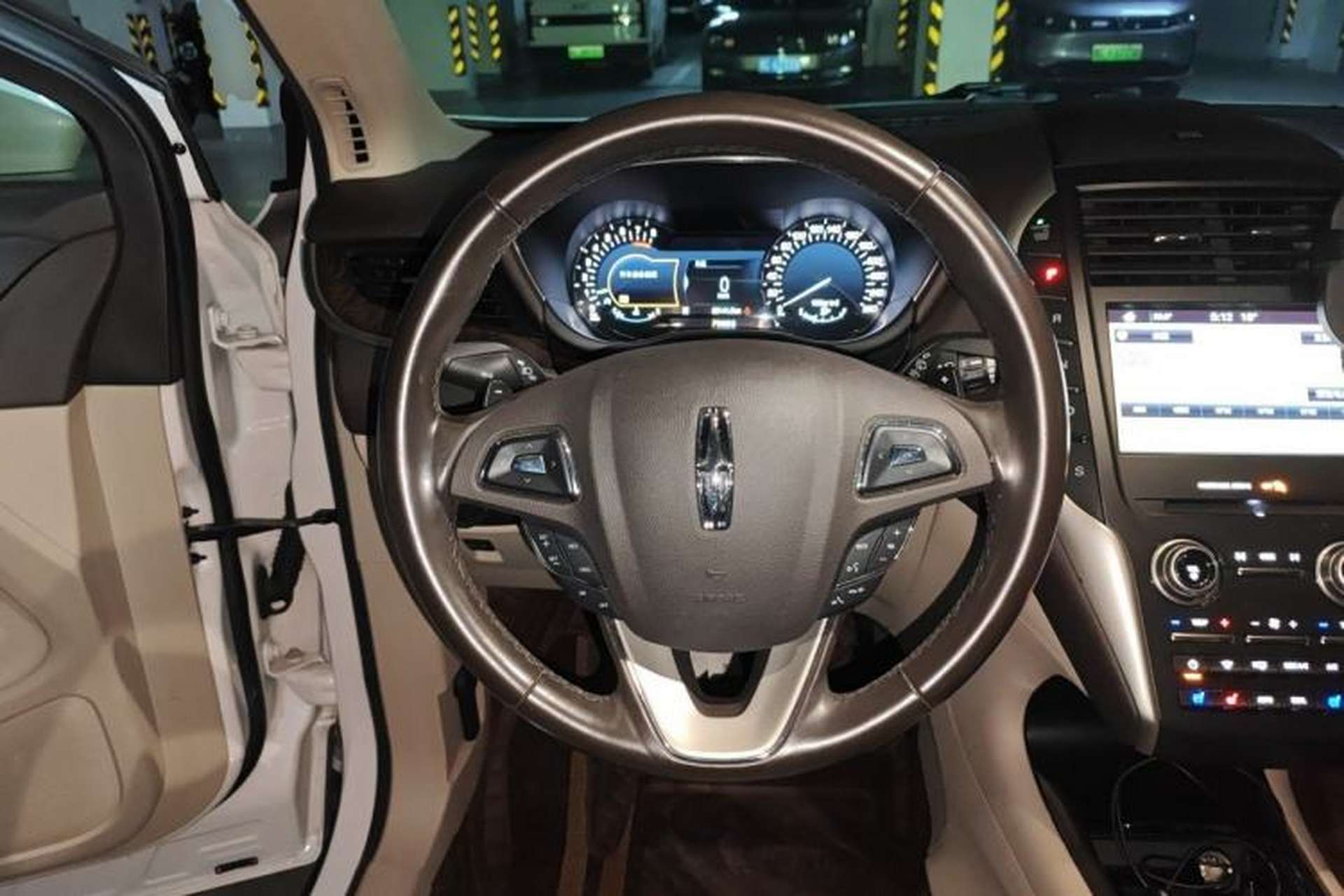 Used Lincoln MKC 2017 2.0T Two-Wheel-Drive Luxury Edition Steering Wheel