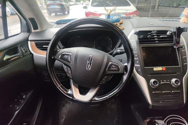 Used Lincoln MKC 2017 2.0T Two-Wheel-Drive Luxury Edition Steering Wheel
