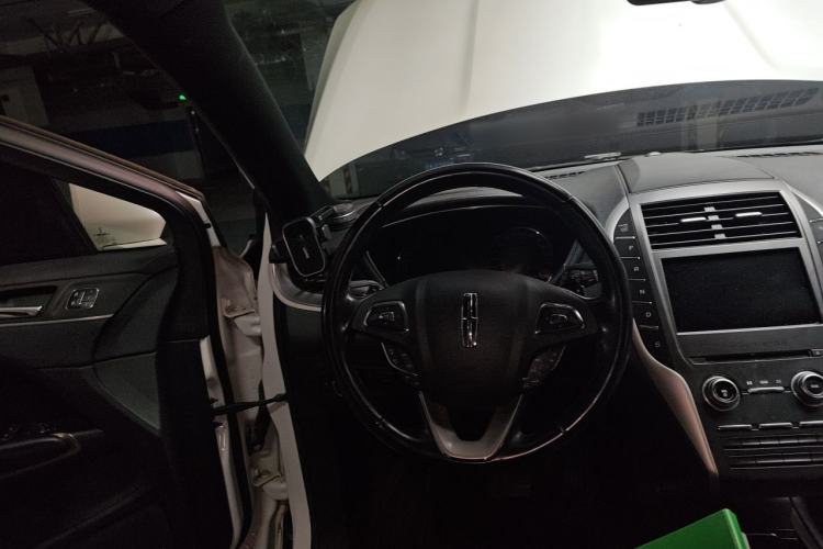 Used Lincoln MKC 2017 2.0T Two-Wheel Drive Deluxe Edition Steering Wheel