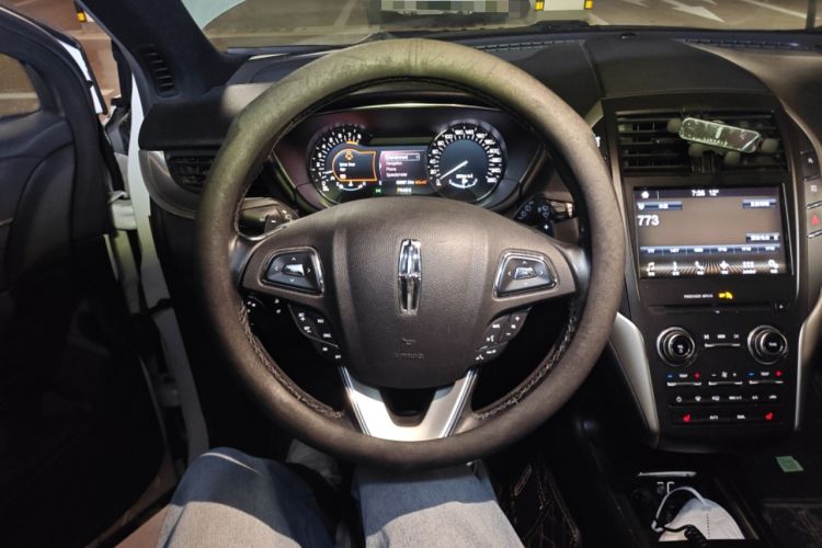 Used Lincoln MKC 2017 2.0T Two-Wheel Drive Deluxe Edition Steering Wheel