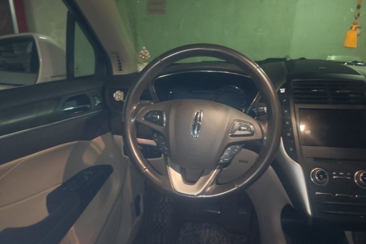 Used Lincoln MKC 2017 2.0T Four-Wheel Drive Zunya Edition Steering Wheel