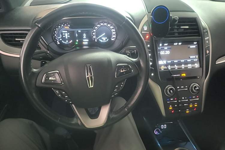 Used Lincoln MKC 2017 2.0T Two-Wheel Drive Deluxe Edition Steering Wheel
