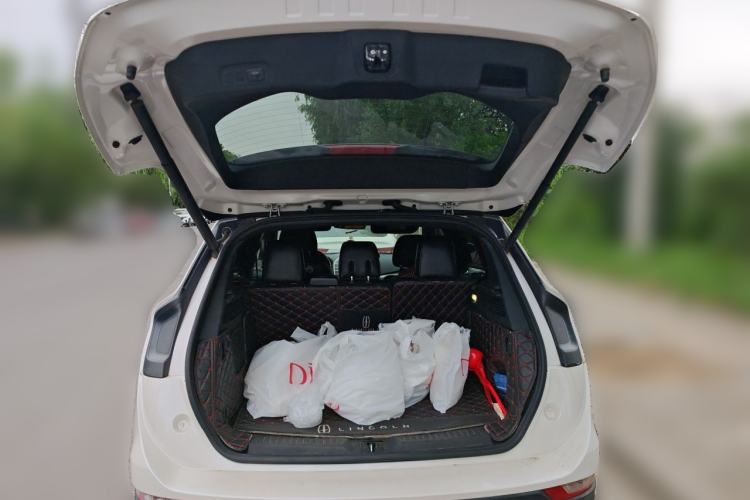 Used Lincoln MKC 2017 2.0T Two-Wheel Drive Deluxe Edition Trunk