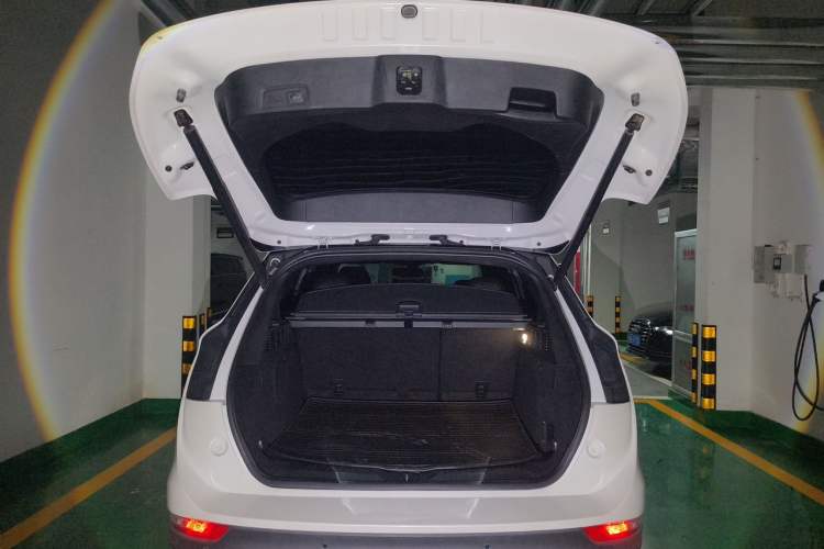 Used Lincoln MKC 2017 2.0T Two-Wheel Drive Deluxe Edition Trunk