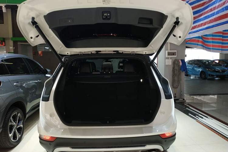 Used Lincoln MKC 2017 2.0T Two-Wheel-Drive Luxury Edition Trunk