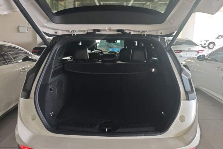 Used Lincoln MKC 2017 2.0T Two-Wheel Drive Deluxe Edition Trunk