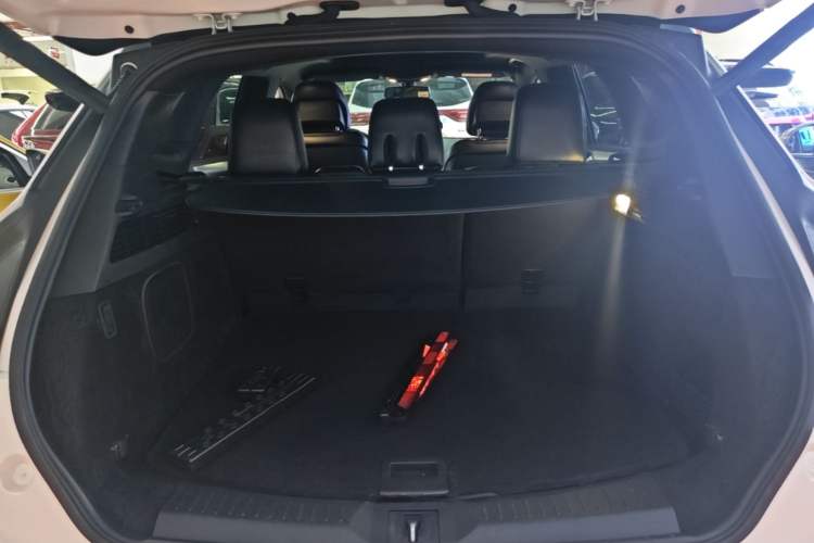 Used Lincoln MKC 2017 2.0T Two-Wheel Drive Deluxe Edition Trunk