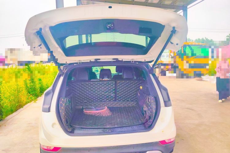 Used Lincoln MKC 2017 2.0T Two-Wheel Drive Deluxe Edition Trunk