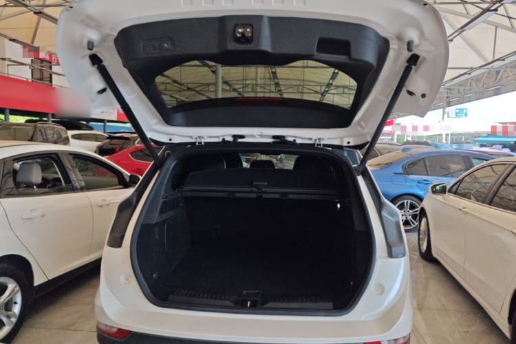 Used Lincoln MKC 2017 2.0T Two-Wheel Drive Deluxe Edition Trunk