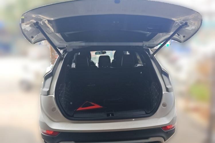 Used Lincoln MKC 2017 2.0T Two-Wheel Drive Deluxe Edition Trunk