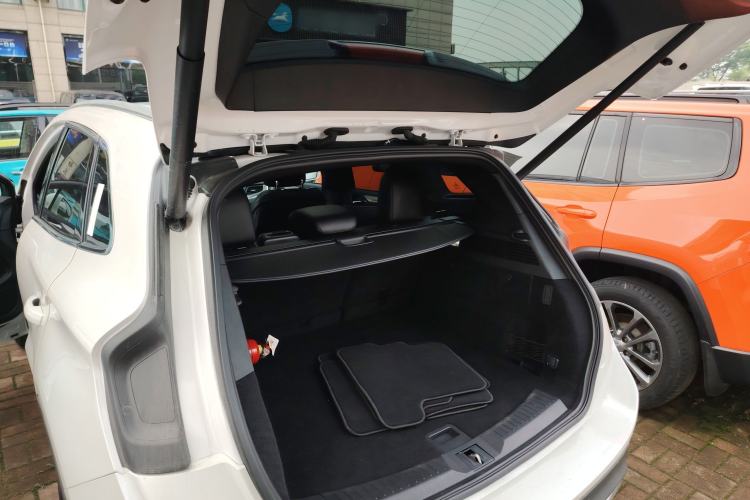 Used Lincoln MKC 2017 2.0T Two-Wheel Drive Deluxe Edition Trunk