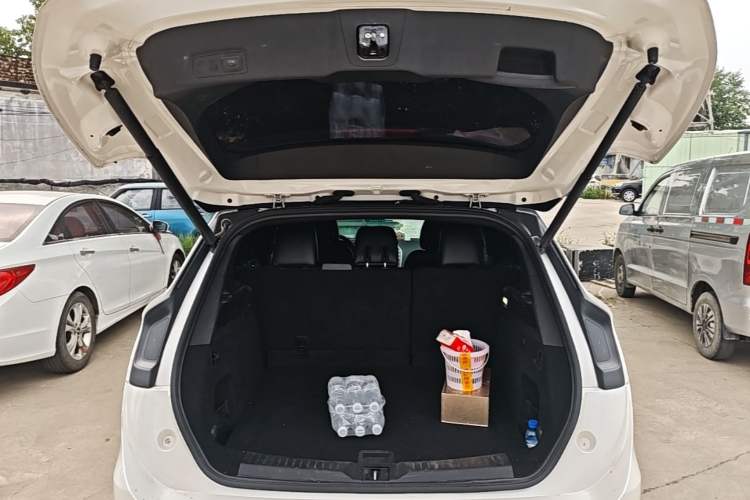 Used Lincoln MKC 2017 2.0T Two-Wheel-Drive Luxury Edition Trunk