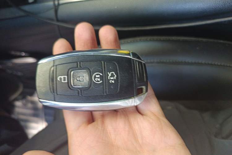Used Lincoln MKC 2017 2.0T Two-Wheel Drive Deluxe Edition Vehicle Key